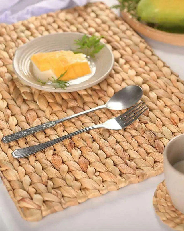 Chic Handcrafted Water Hyacinth Placemats - Stylish Heat-Resistant Table Mats with Timeless Braided Design