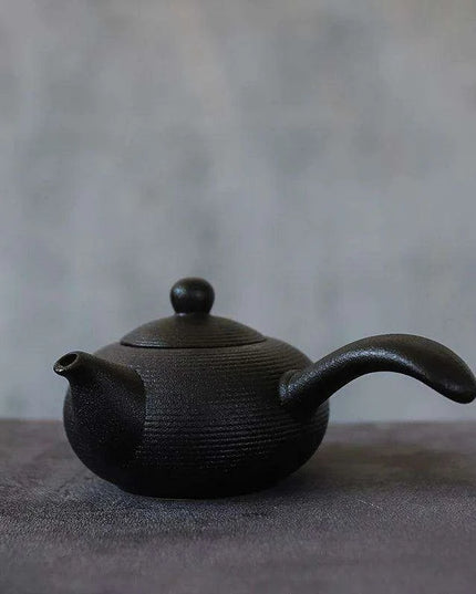 Handcrafted Black Ceramic 165ml Kyusu Teapot - A Sophisticated Choice for Tea Aficionados