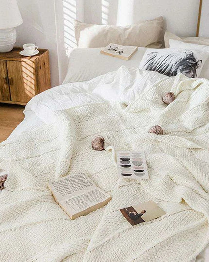 Charming Chenille Knit Throw Blanket with Delightful Pompoms - Cozy Elegance for Your Living Space