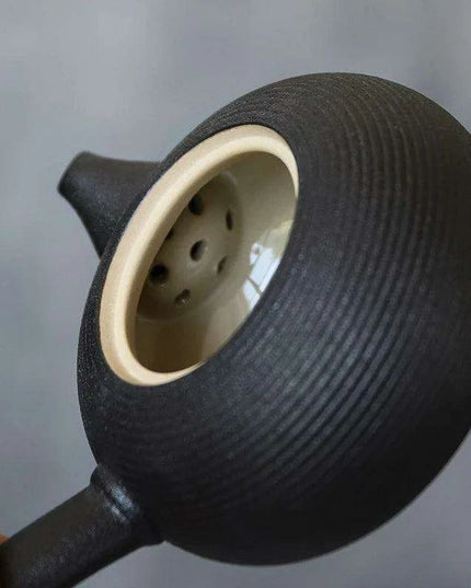 Handcrafted Black Ceramic 165ml Kyusu Teapot - A Sophisticated Choice for Tea Aficionados