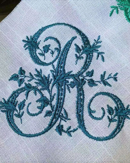 Personalized Regal Crown Linen Napkins - Elegant Wedding Table Decor Set