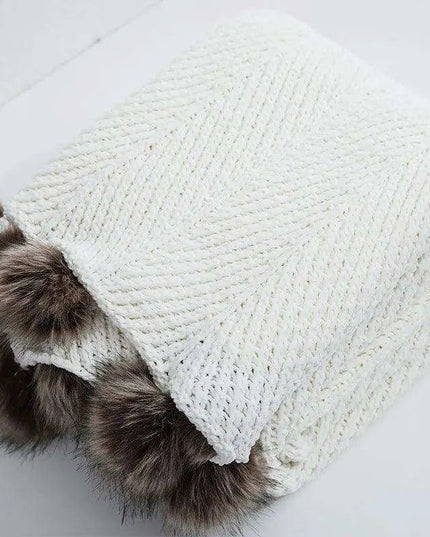 Charming Chenille Knit Throw Blanket with Delightful Pompoms - Cozy Elegance for Your Living Space