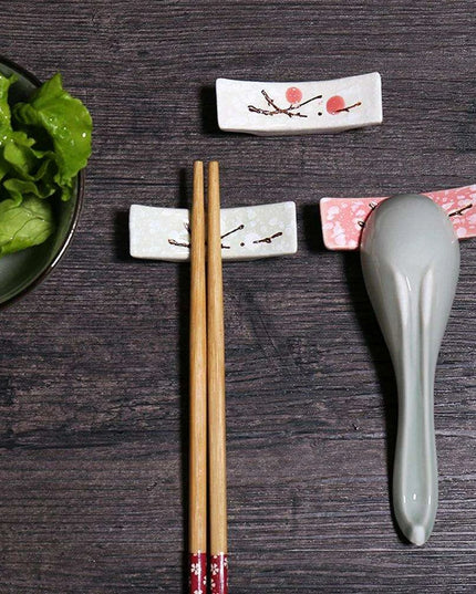 Charming Eco-Conscious Snowflake Ceramic Chopstick Holder - Enhance Your Dining Experience with Japanese Elegance