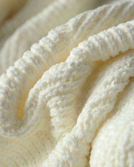 Charming Chenille Knit Throw Blanket with Delightful Pompoms - Cozy Elegance for Your Living Space