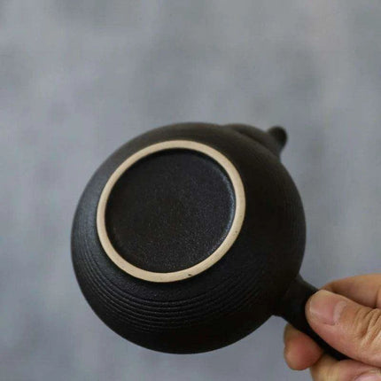 Handcrafted Black Ceramic 165ml Kyusu Teapot - A Sophisticated Choice for Tea Aficionados