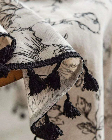 Elegant Floral Round Tablecloth with Stylish Tassel Trim - 150cm Diameter