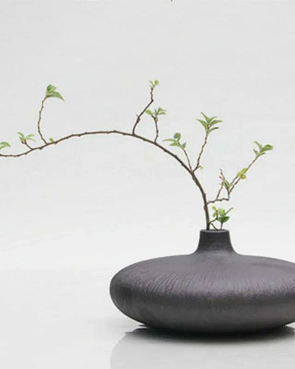 Elegant Ceramic Vases for Stylish Home Decor and Tea Room Enhancements - Perfect for Floral Arrangements and Decorative Touches