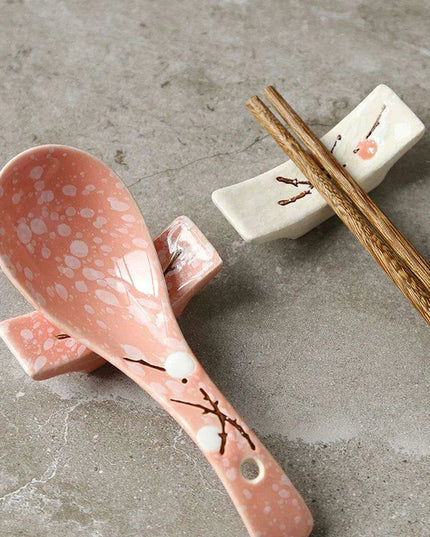 Charming Eco-Conscious Snowflake Ceramic Chopstick Holder - Enhance Your Dining Experience with Japanese Elegance