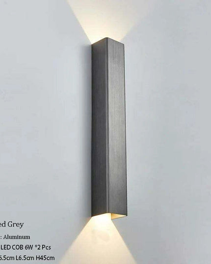 Elegant Gold LED Wall Sconce for Modern Indoor Lighting