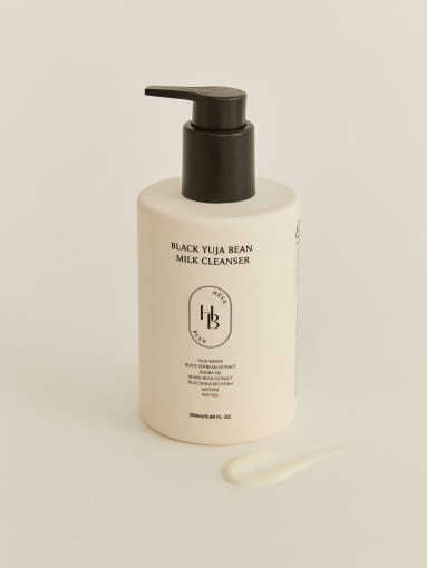 HEVEBLUE Black Yuja Bean Milk Cleanser 290ml - Très Elite