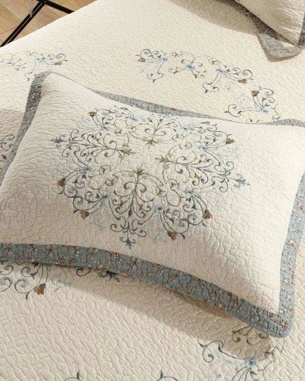 Elegant European Embroidered King Cotton Bedspread Set - 3-Piece Oversized Quilt with Matching Pillow Shams for Summer Relaxation