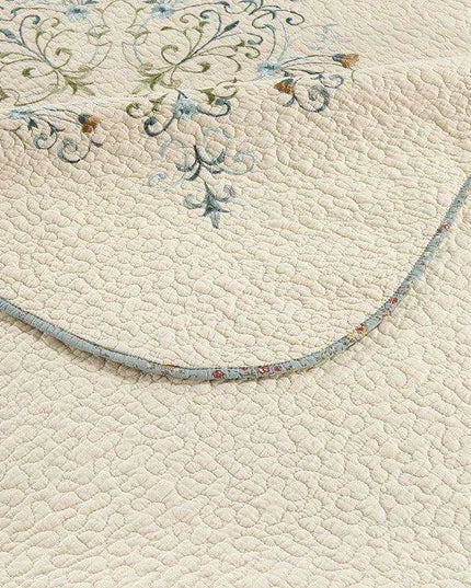 Elegant European Embroidered King Cotton Bedspread Set - 3-Piece Oversized Quilt with Matching Pillow Shams for Summer Relaxation