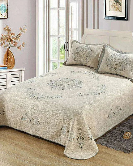 Elegant European Embroidered King Cotton Bedspread Set - 3-Piece Oversized Quilt with Matching Pillow Shams for Summer Relaxation