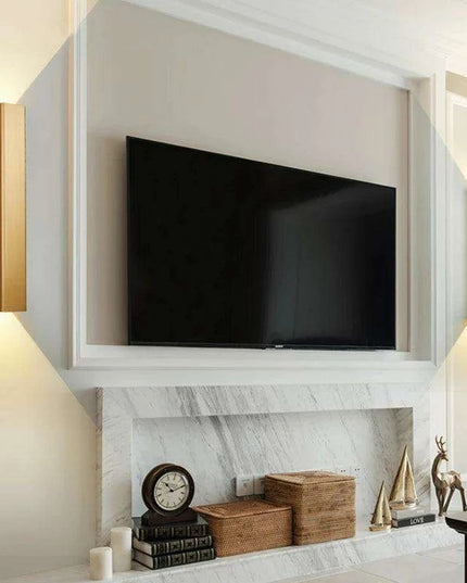 Elegant Gold LED Wall Sconce for Modern Indoor Lighting