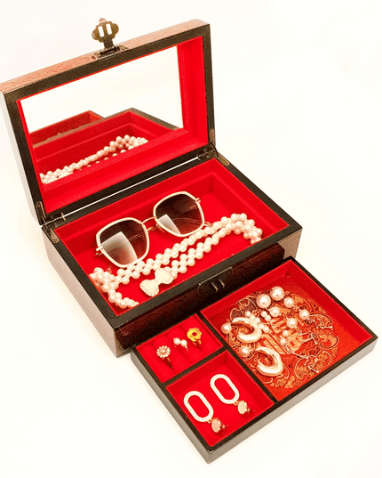 Exquisite Handcrafted Chinese Lacquer Jewelry Box with Mirror - A Beautiful Keepsake for Your Treasures