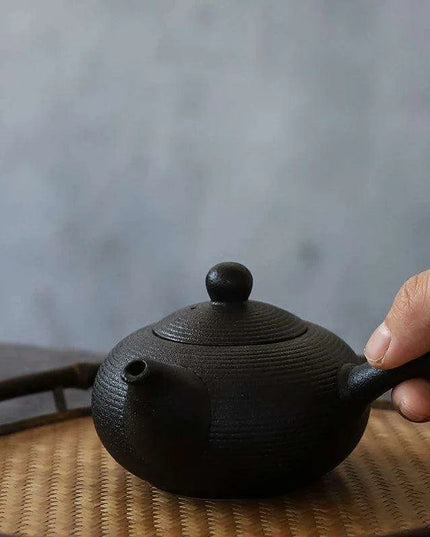 Handcrafted Black Ceramic 165ml Kyusu Teapot - A Sophisticated Choice for Tea Aficionados