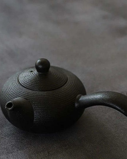 Handcrafted Black Ceramic 165ml Kyusu Teapot - A Sophisticated Choice for Tea Aficionados