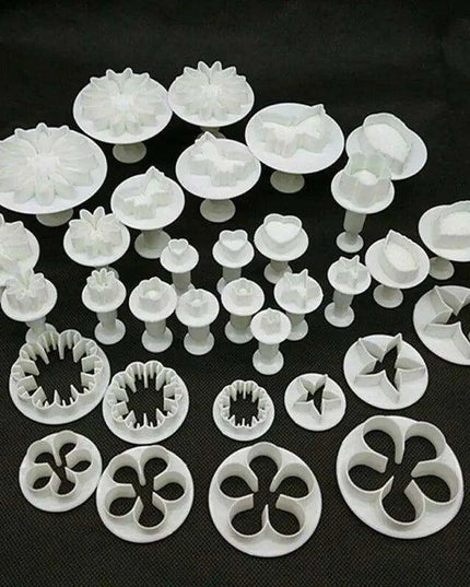 Fondant Fantasy: 33-Piece Plunger Set for Sugarcraft Excellence