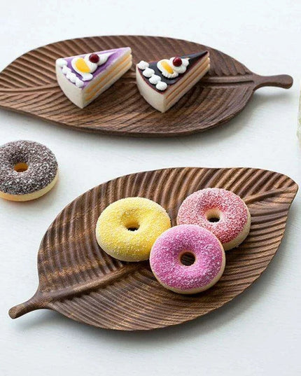 Elegant Leaf-Shaped Walnut Rubber Wood Serving Trays for Luxurious Dining