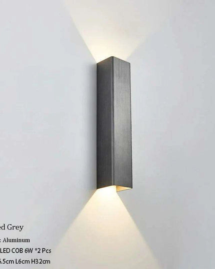 Elegant Gold LED Wall Sconce for Modern Indoor Lighting