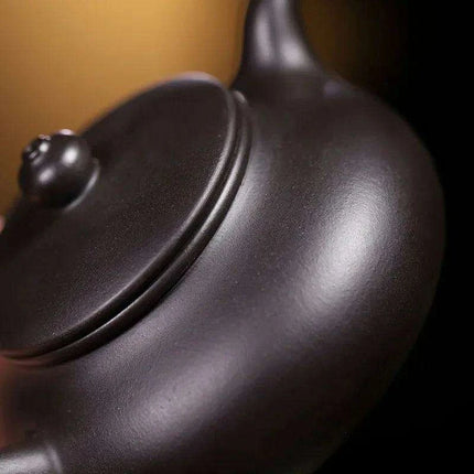 Handcrafted 140ml Yixing Purple Clay Teapot - Exquisite Zisha Kettle for Passionate Tea Aficionados - Très Elite