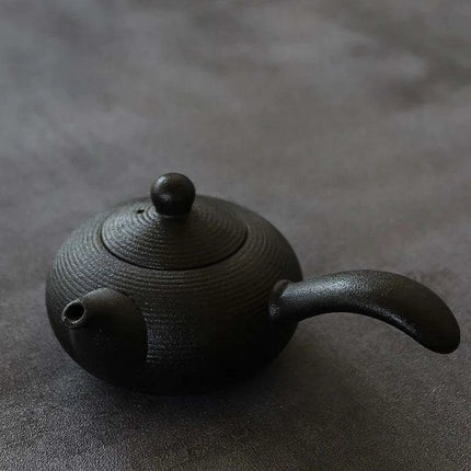 Handcrafted Black Ceramic 165ml Kyusu Teapot - A Sophisticated Choice for Tea Aficionados - Très Elite