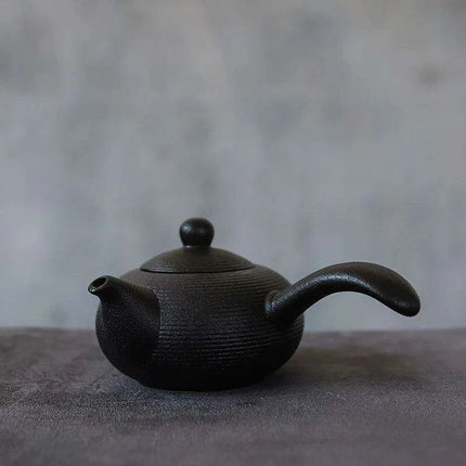 Handcrafted Black Ceramic 165ml Kyusu Teapot - A Sophisticated Choice for Tea Aficionados - Très Elite