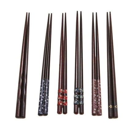 Handcrafted Japanese Wooden Chopsticks for an Authentic Culinary Experience - Très Elite