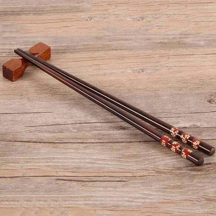 Handcrafted Japanese Wooden Chopsticks for an Authentic Culinary Experience - Très Elite