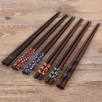 Handcrafted Japanese Wooden Chopsticks for an Authentic Culinary Experience - Très Elite