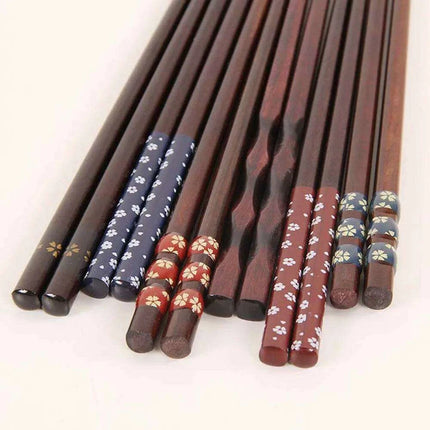 Handcrafted Japanese Wooden Chopsticks for an Authentic Culinary Experience - Très Elite