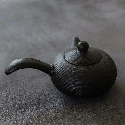 Handcrafted Black Ceramic 165ml Kyusu Teapot - A Sophisticated Choice for Tea Aficionados