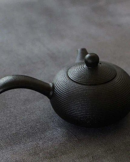 Handcrafted Black Ceramic 165ml Kyusu Teapot - A Sophisticated Choice for Tea Aficionados