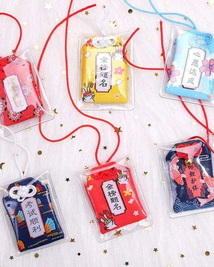 Maneki Neko Good Luck Keychain: A Charming Token of Prosperity