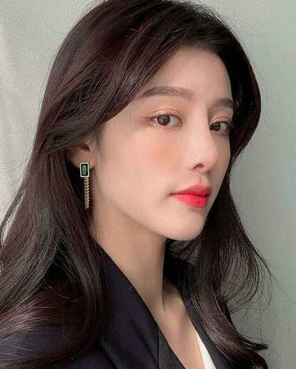 Emerald Elegance Geometric Rectangle Necklace - A Touch of Timeless Sophistication