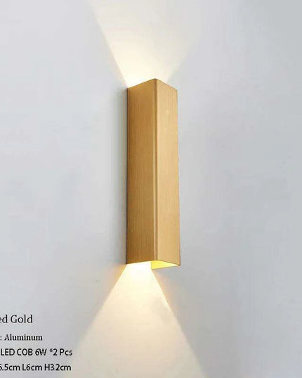 Elegant Gold LED Wall Sconce for Modern Indoor Lighting