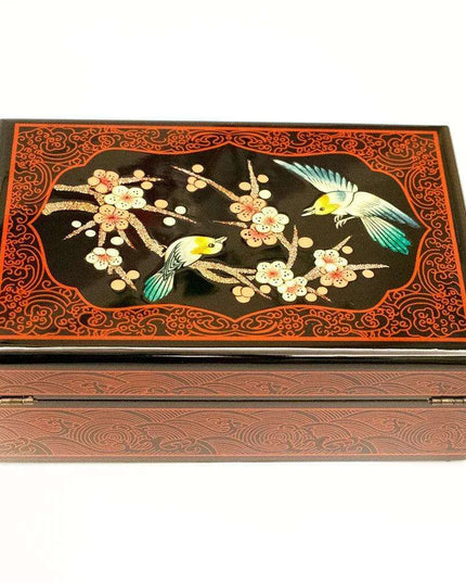 Exquisite Handcrafted Chinese Lacquer Jewelry Box with Mirror - A Beautiful Keepsake for Your Treasures