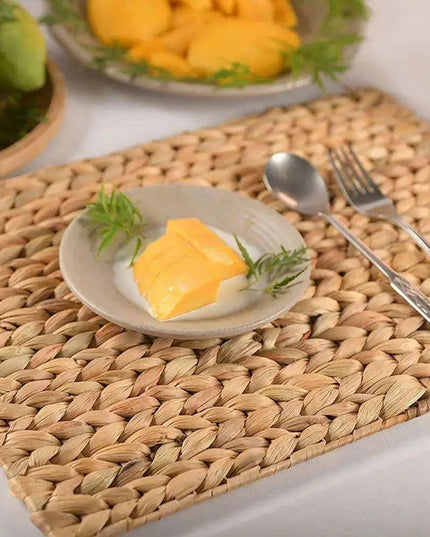 Chic Handcrafted Water Hyacinth Placemats - Stylish Heat-Resistant Table Mats with Timeless Braided Design