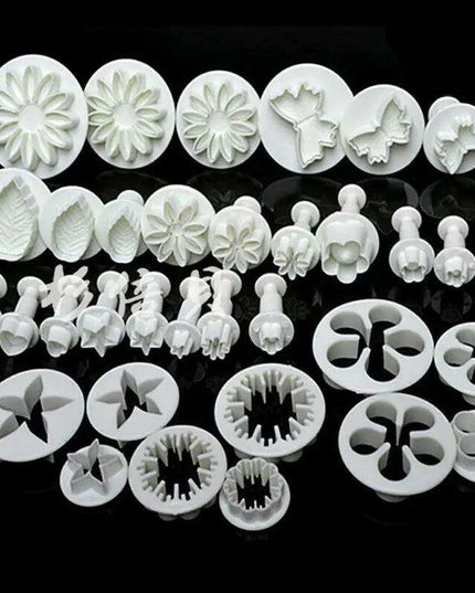 Fondant Fantasy: 33-Piece Plunger Set for Sugarcraft Excellence