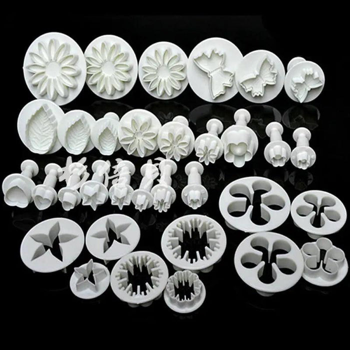 Fondant Fantasy: 33-Piece Plunger Set for Sugarcraft Excellence