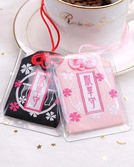 Maneki Neko Good Luck Keychain: A Charming Token of Prosperity