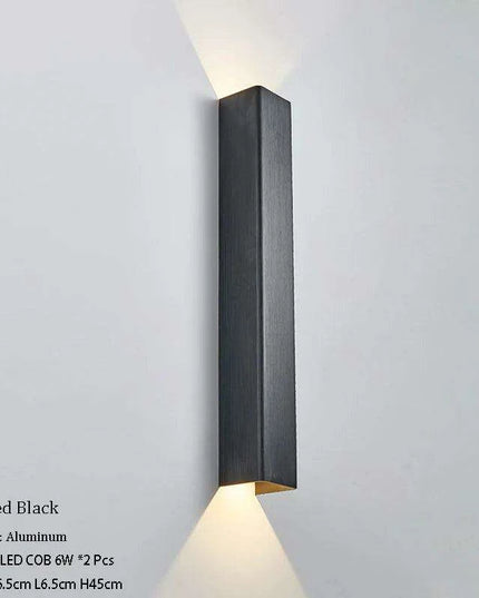 Elegant Gold LED Wall Sconce for Modern Indoor Lighting