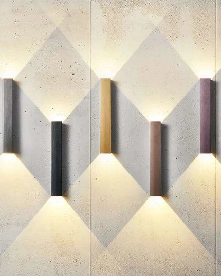Elegant Gold LED Wall Sconce for Modern Indoor Lighting