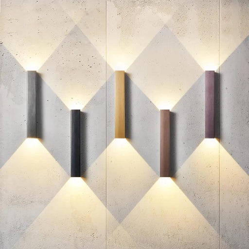 Elegant Gold LED Wall Sconce for Modern Indoor Lighting