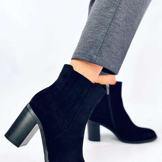 Heel boots model 200618