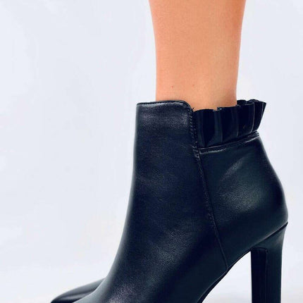 Heel boots model 202341 - Très Elite
