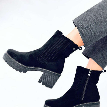 Heel boots model 202343 - Très Elite