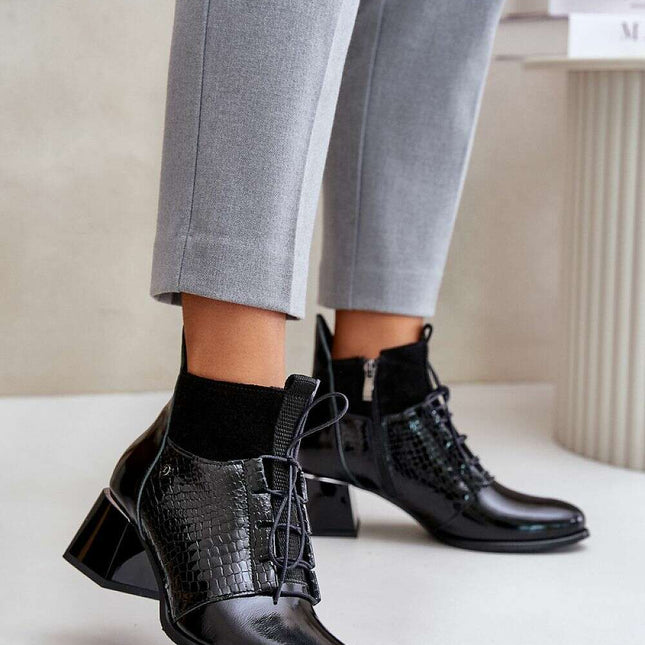 Heel boots model 202811