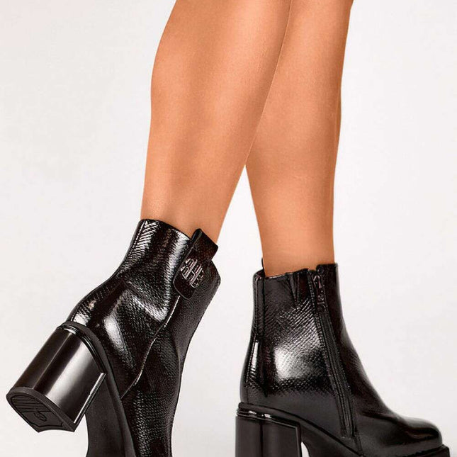 Heel boots model 202872