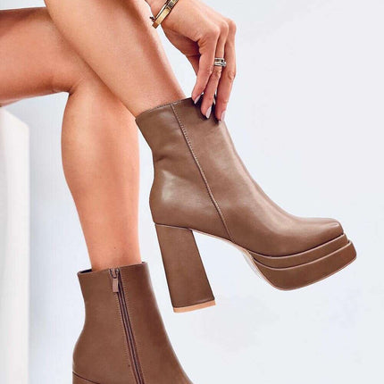 Heel boots model 203100 - Très Elite